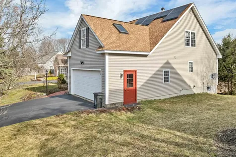 16 Dunlin Way Portsmouth NH 03801