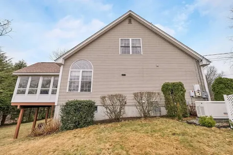 16 Dunlin Way Portsmouth NH 03801