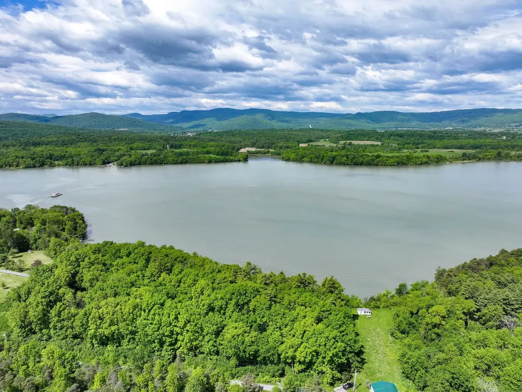 185 Holmes Lane Shoreham VT 05770