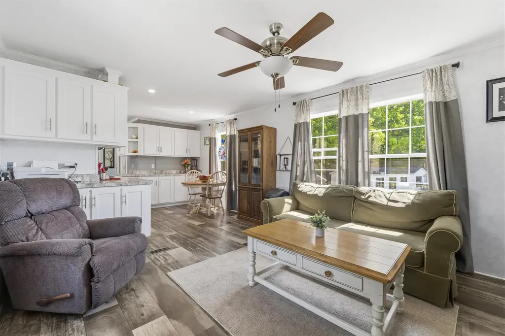 11 Daisy Drive Pittsfield NH 03263