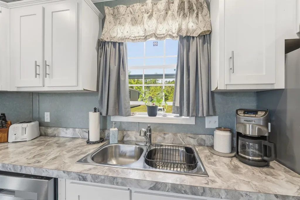 11 Daisy Drive Pittsfield NH 03263