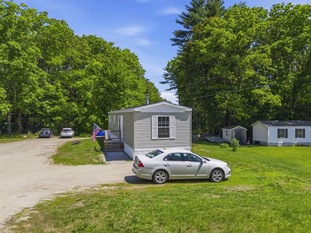 11 Daisy Drive Pittsfield NH 03263