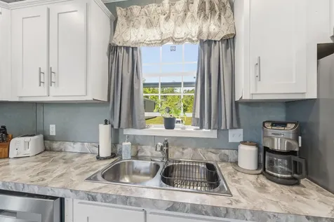 11 Daisy Drive Pittsfield NH 03263