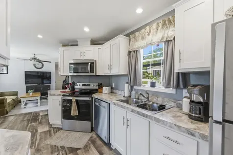 11 Daisy Drive Pittsfield NH 03263