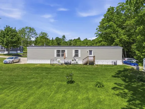 11 Daisy Drive Pittsfield NH 03263