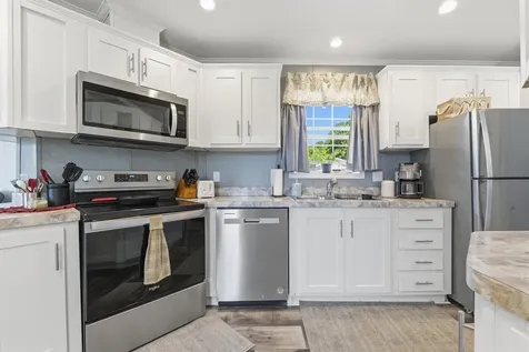 11 Daisy Drive Pittsfield NH 03263