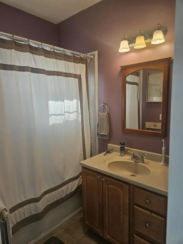 7 F Street Hampton NH 03842
