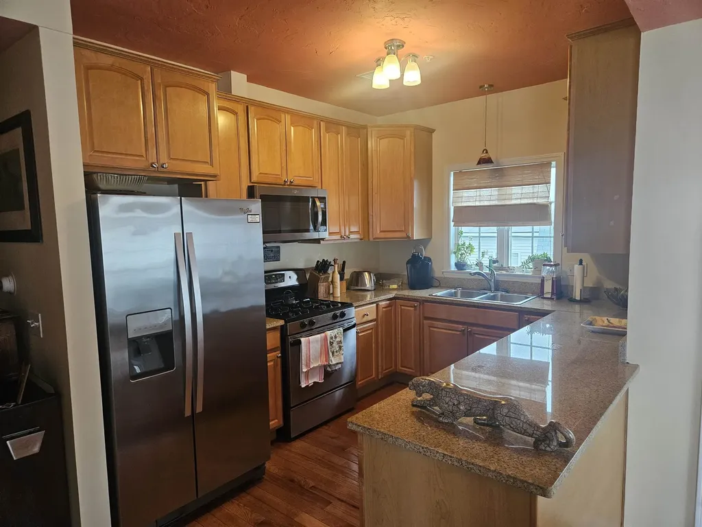 7 F Street Hampton NH 03842
