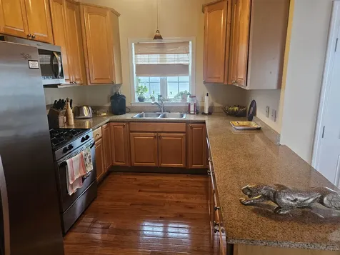 7 F Street Hampton NH 03842