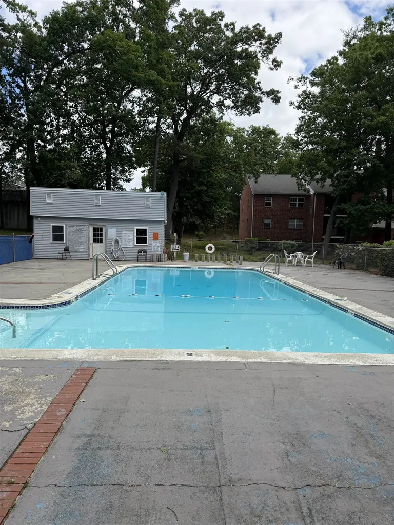 2 Louisburg Square Nashua NH 03060