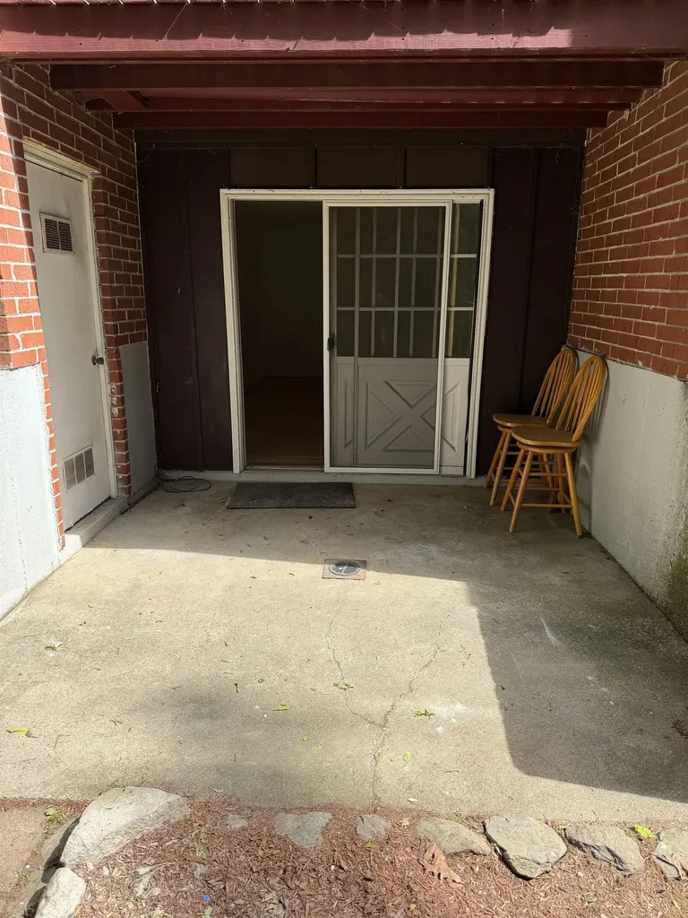 2 Louisburg Square Nashua NH 03060