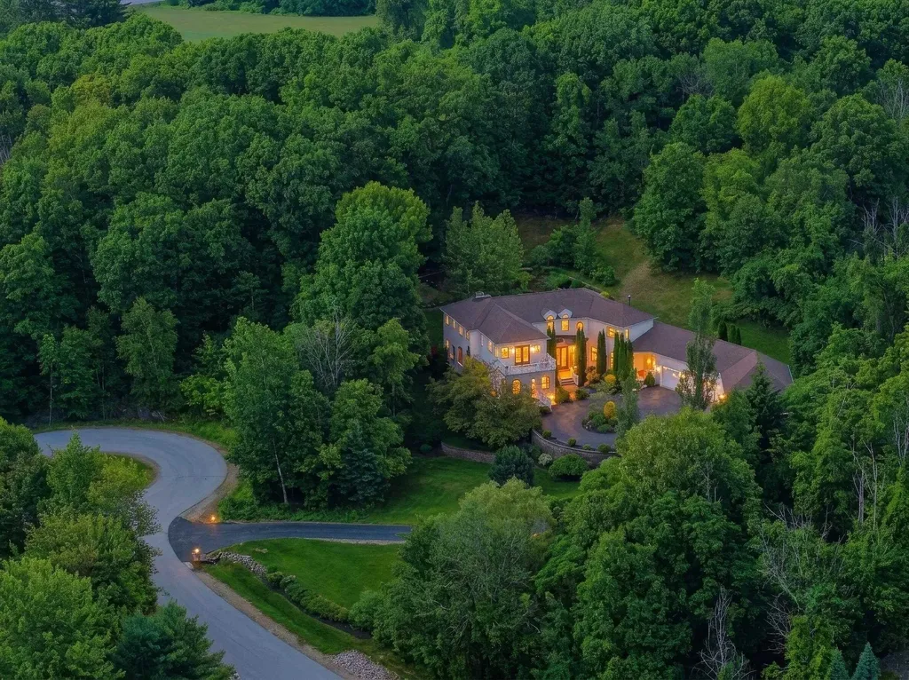 15 Chardonnay Terrace Bedford NH 03110
