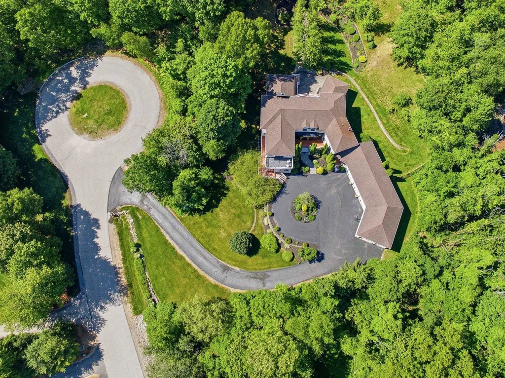 15 Chardonnay Terrace Bedford NH 03110