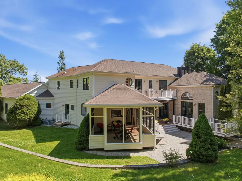 15 Chardonnay Terrace Bedford NH 03110