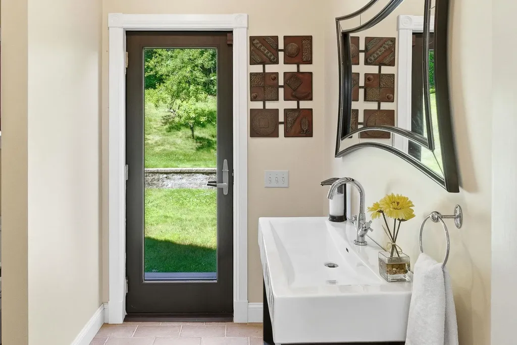 15 Chardonnay Terrace Bedford NH 03110