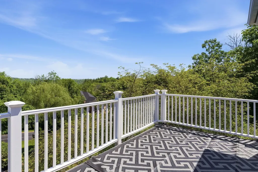 15 Chardonnay Terrace Bedford NH 03110
