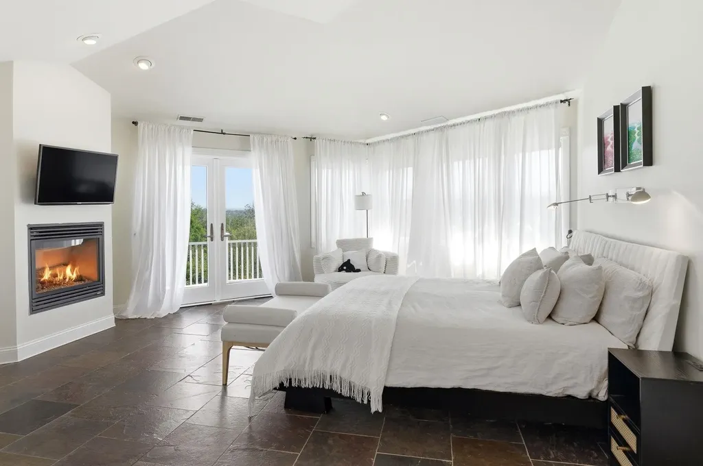 15 Chardonnay Terrace Bedford NH 03110