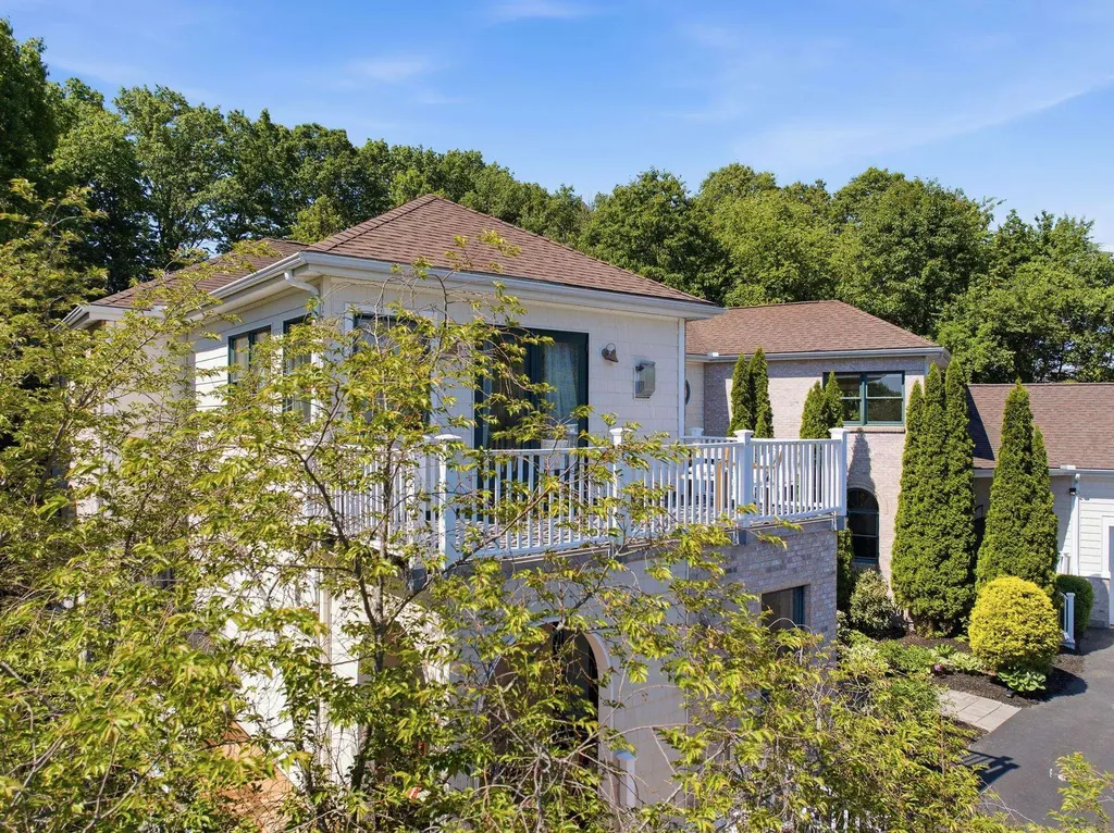 15 Chardonnay Terrace Bedford NH 03110