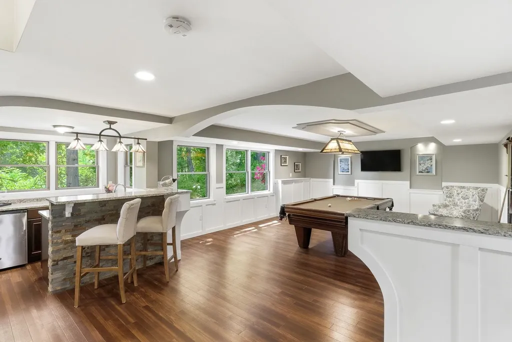 15 Chardonnay Terrace Bedford NH 03110