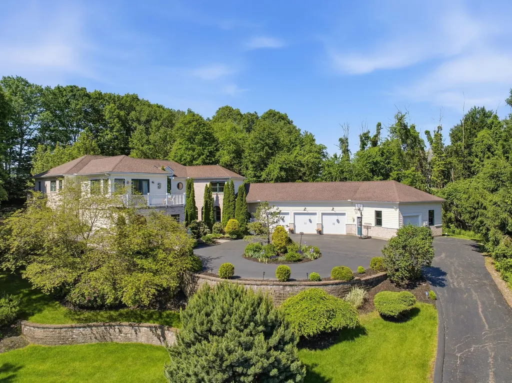 15 Chardonnay Terrace Bedford NH 03110