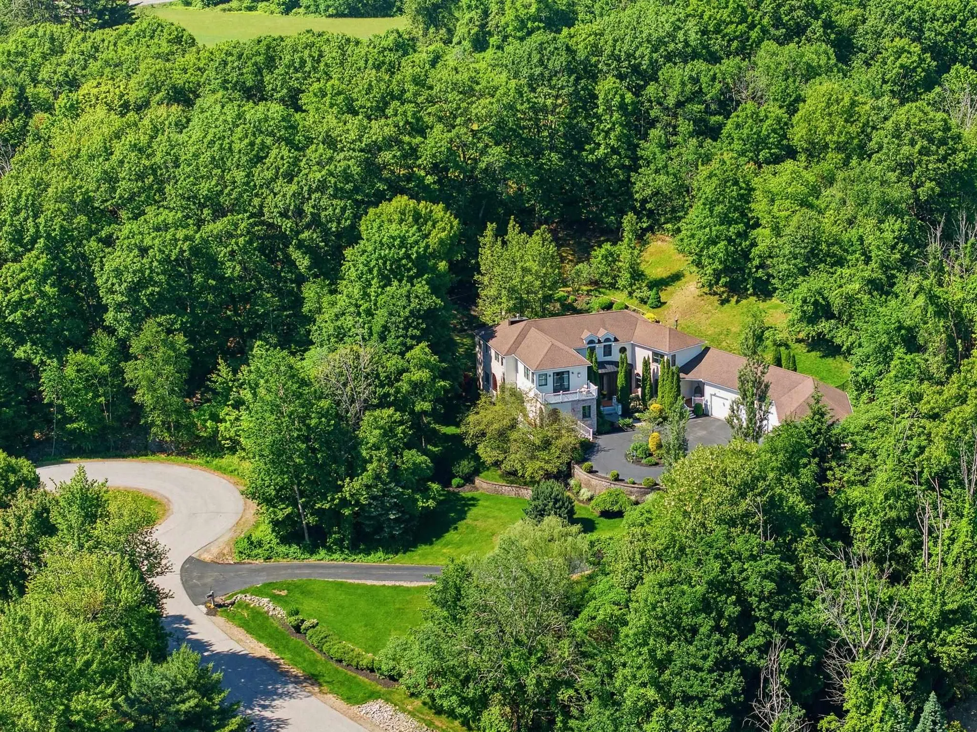 15 Chardonnay Terrace Bedford NH 03110