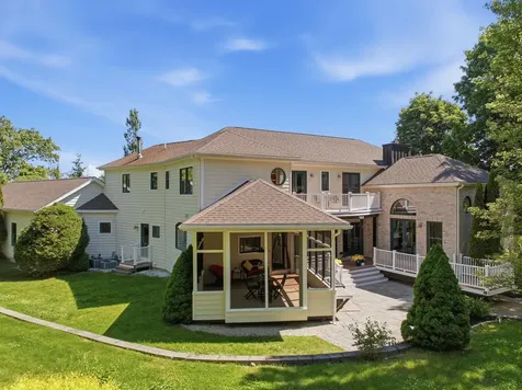 15 Chardonnay Terrace Bedford NH 03110