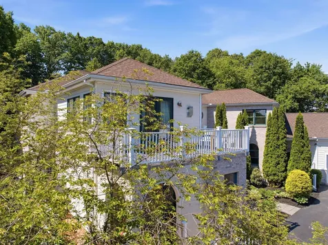 15 Chardonnay Terrace Bedford NH 03110