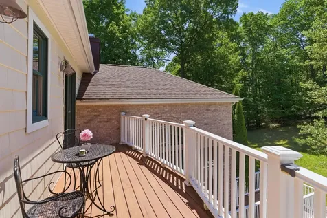 15 Chardonnay Terrace Bedford NH 03110