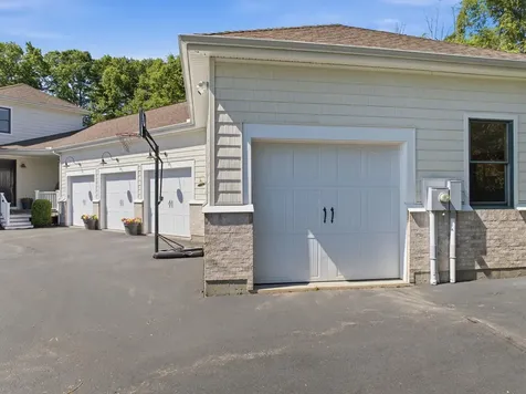 15 Chardonnay Terrace Bedford NH 03110