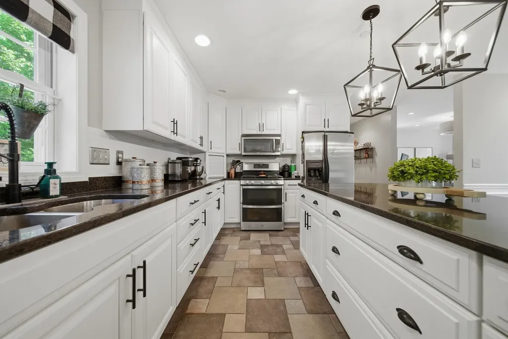 24 Gardensong Drive Hooksett NH 03106