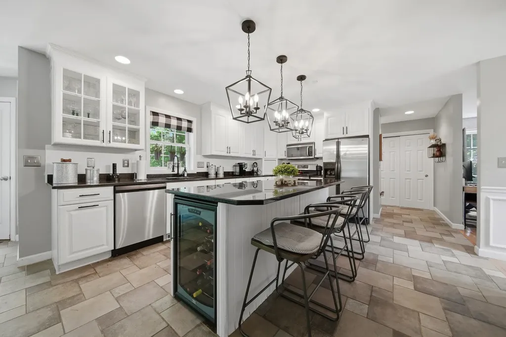 24 Gardensong Drive Hooksett NH 03106