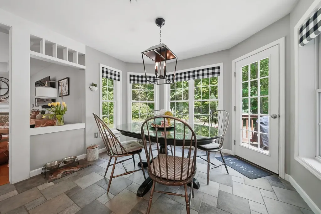 24 Gardensong Drive Hooksett NH 03106