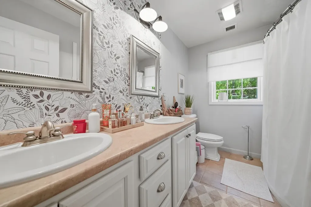 24 Gardensong Drive Hooksett NH 03106