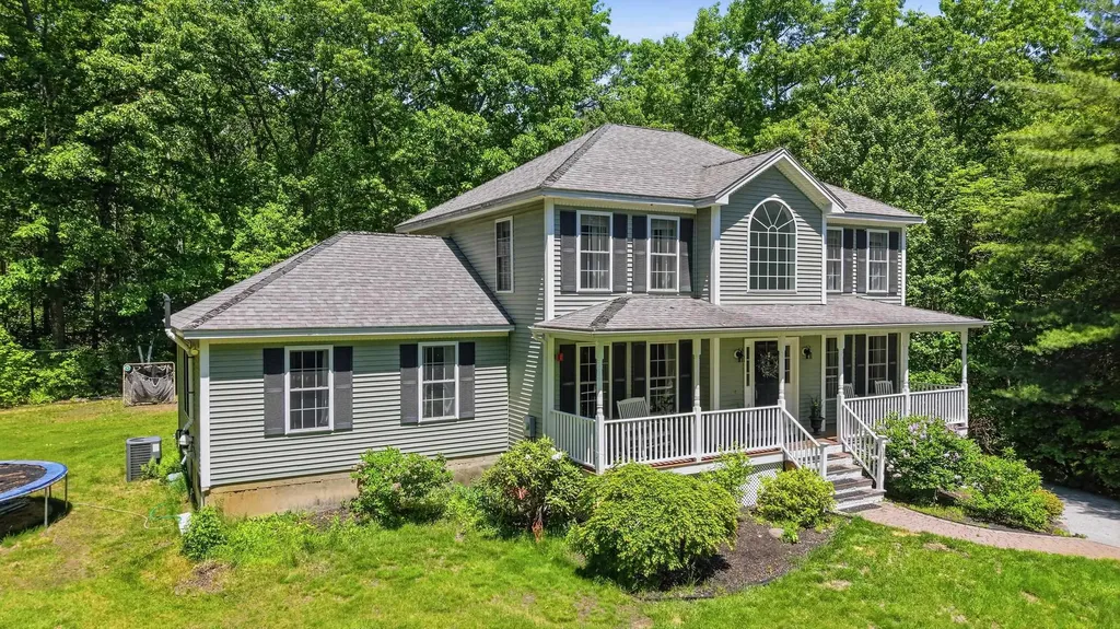 24 Gardensong Drive Hooksett NH 03106
