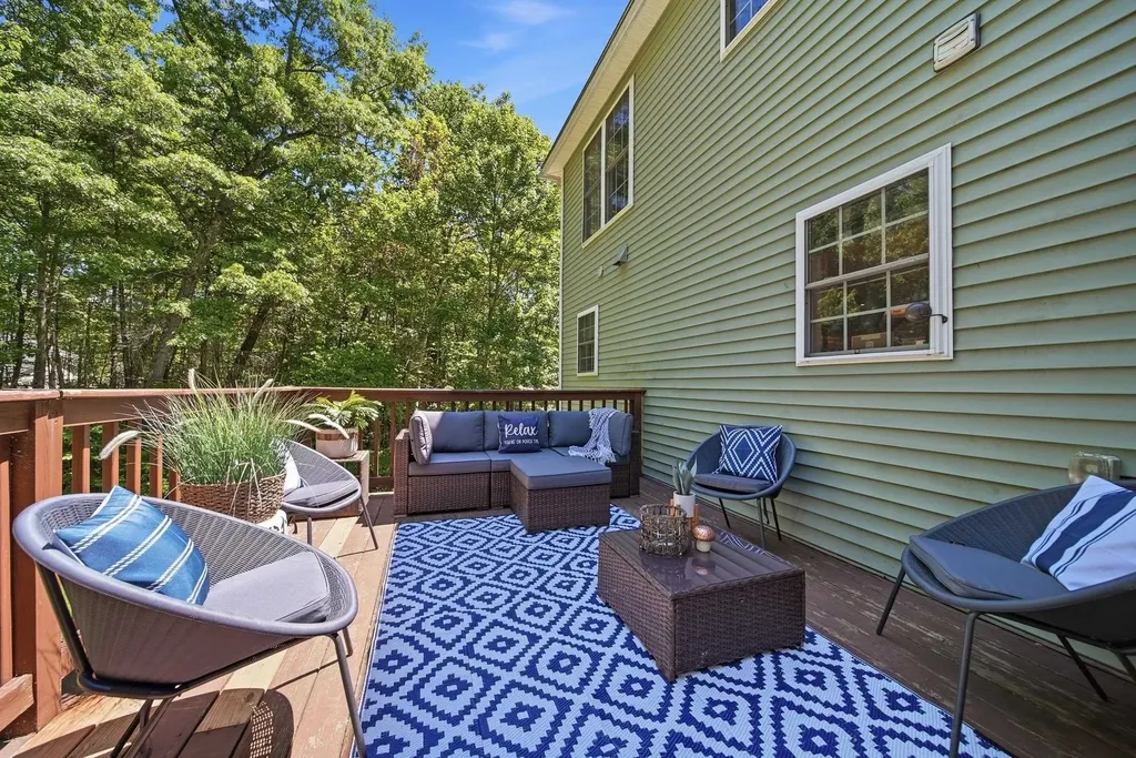 24 Gardensong Drive Hooksett NH 03106