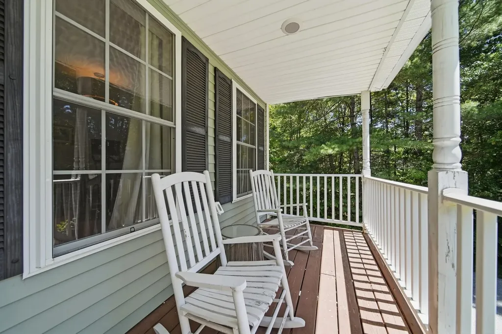 24 Gardensong Drive Hooksett NH 03106