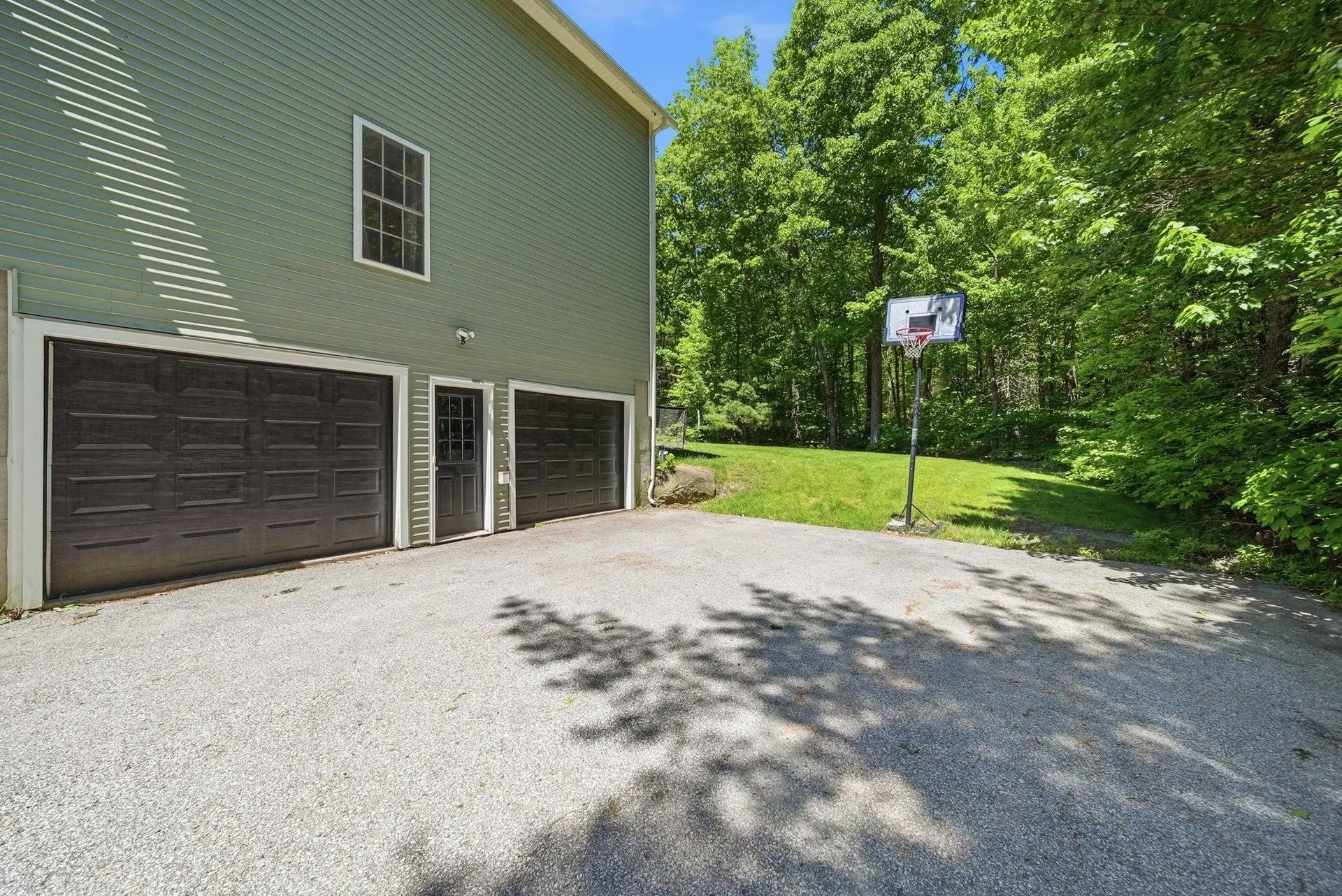 24 Gardensong Drive Hooksett NH 03106