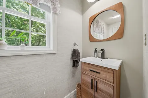 24 Gardensong Drive Hooksett NH 03106