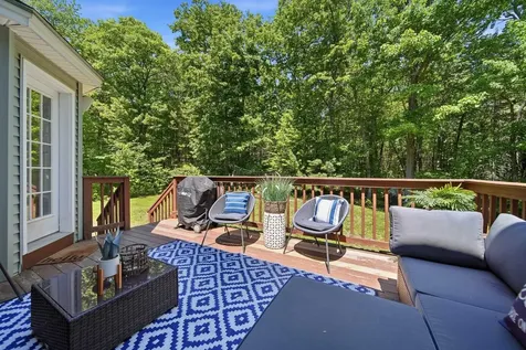 24 Gardensong Drive Hooksett NH 03106