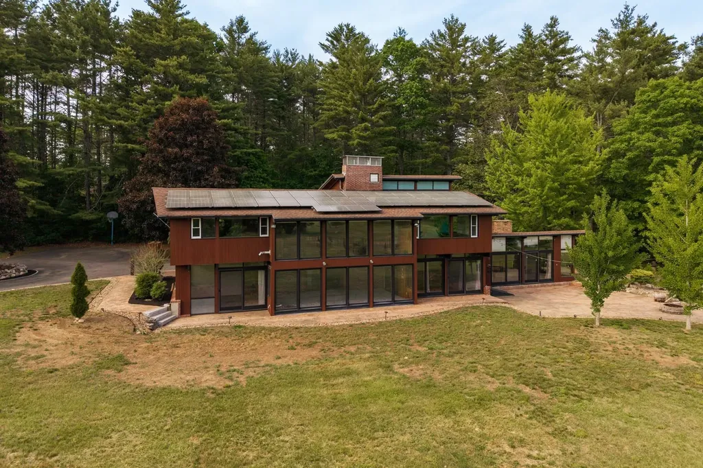 293 North River Road Lee NH 03861