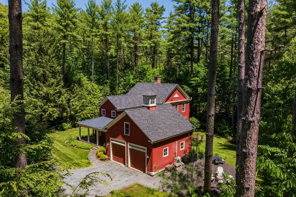 292 Hard Road Hartford VT 05059