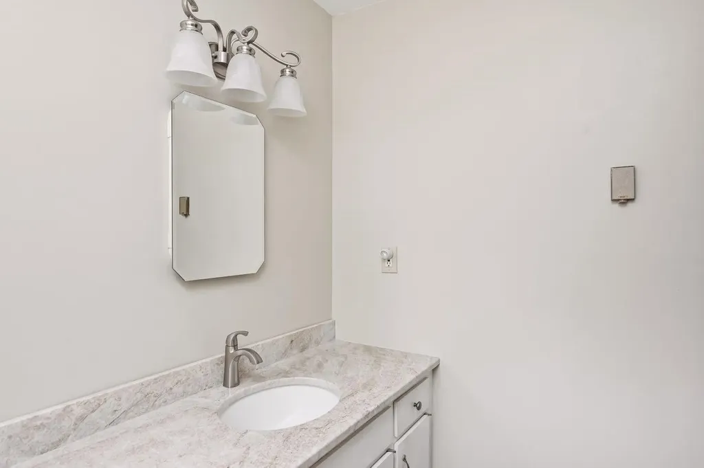 299 Middle Road Brentwood NH 03833