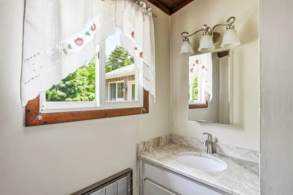 299 Middle Road Brentwood NH 03833