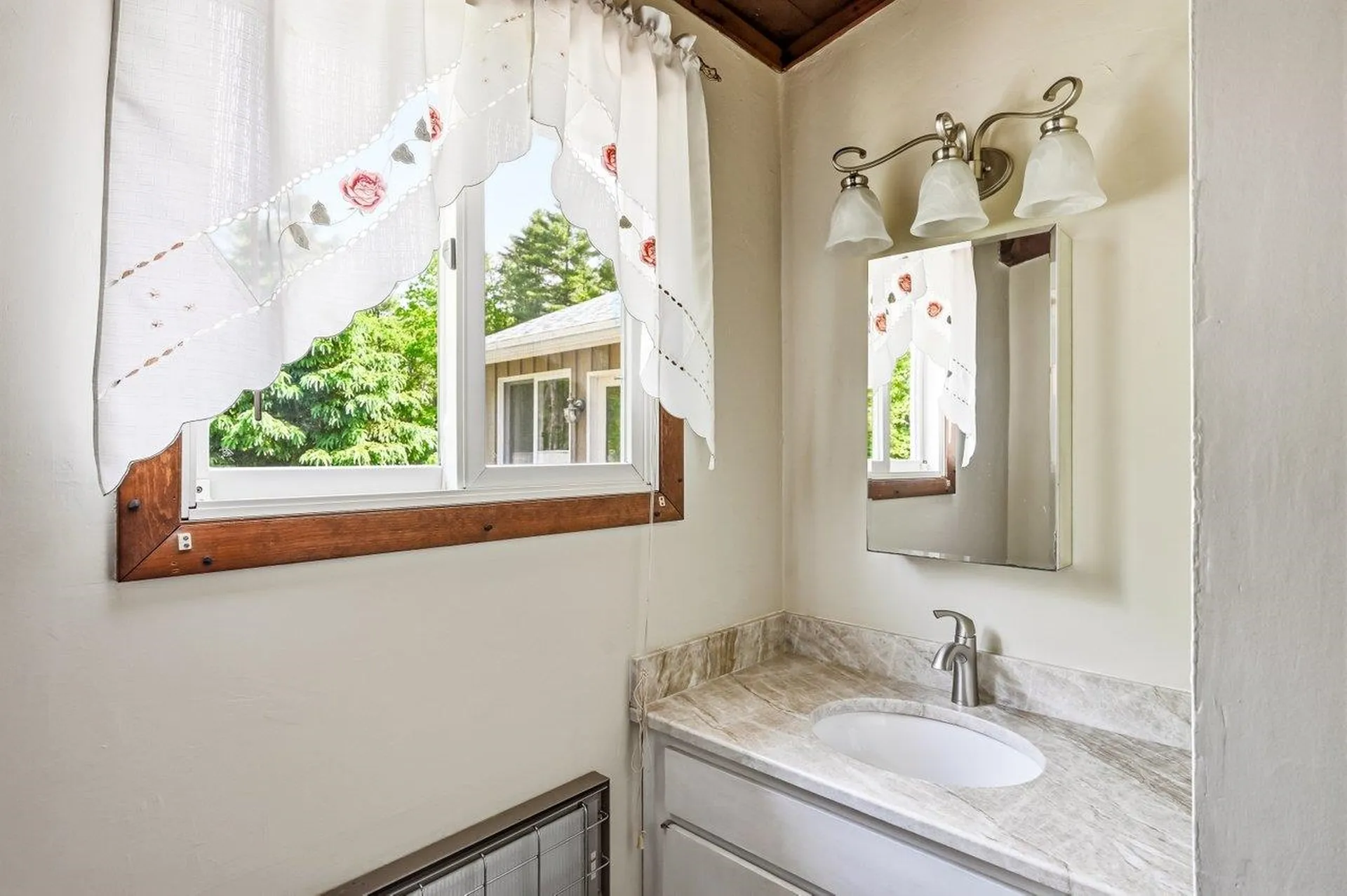 299 Middle Road Brentwood NH 03833