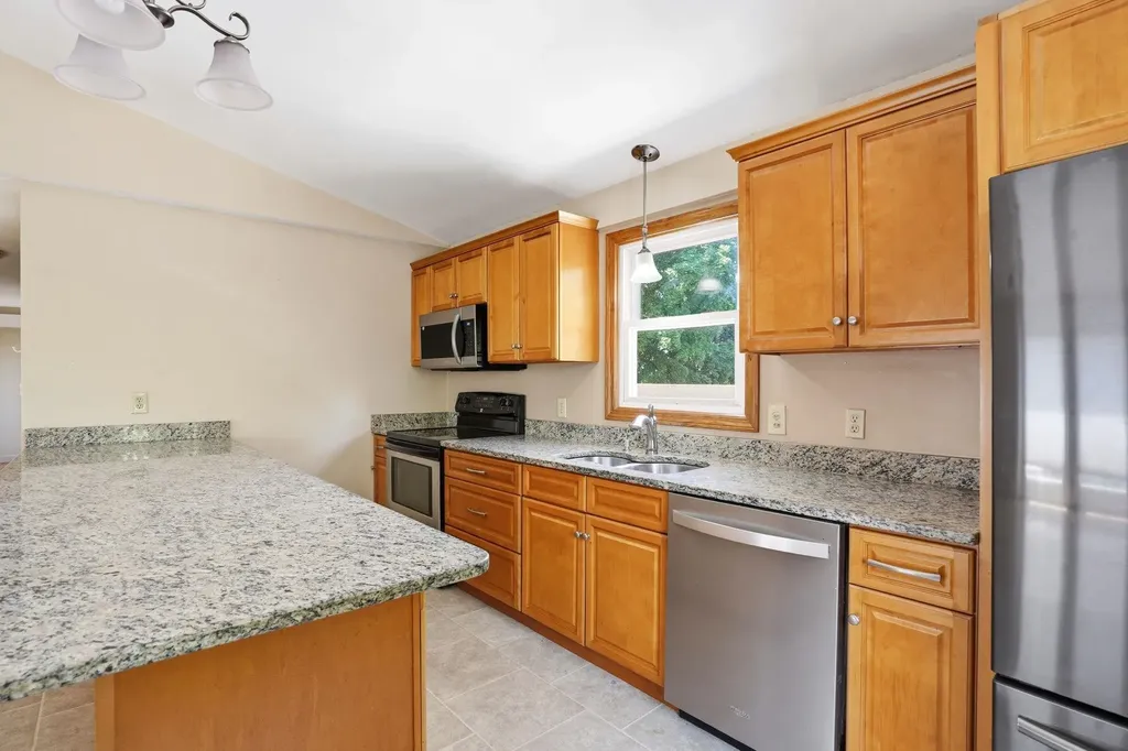 65 Garfield Street Manchester NH 03103