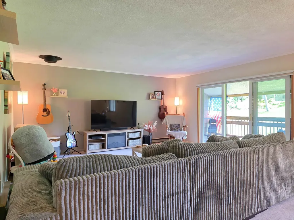 8 Hawthorne Circle South Burlington VT 05403