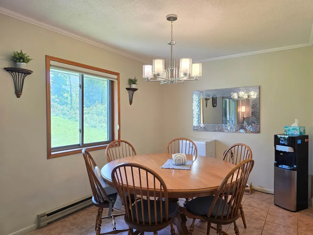 8 Hawthorne Circle South Burlington VT 05403