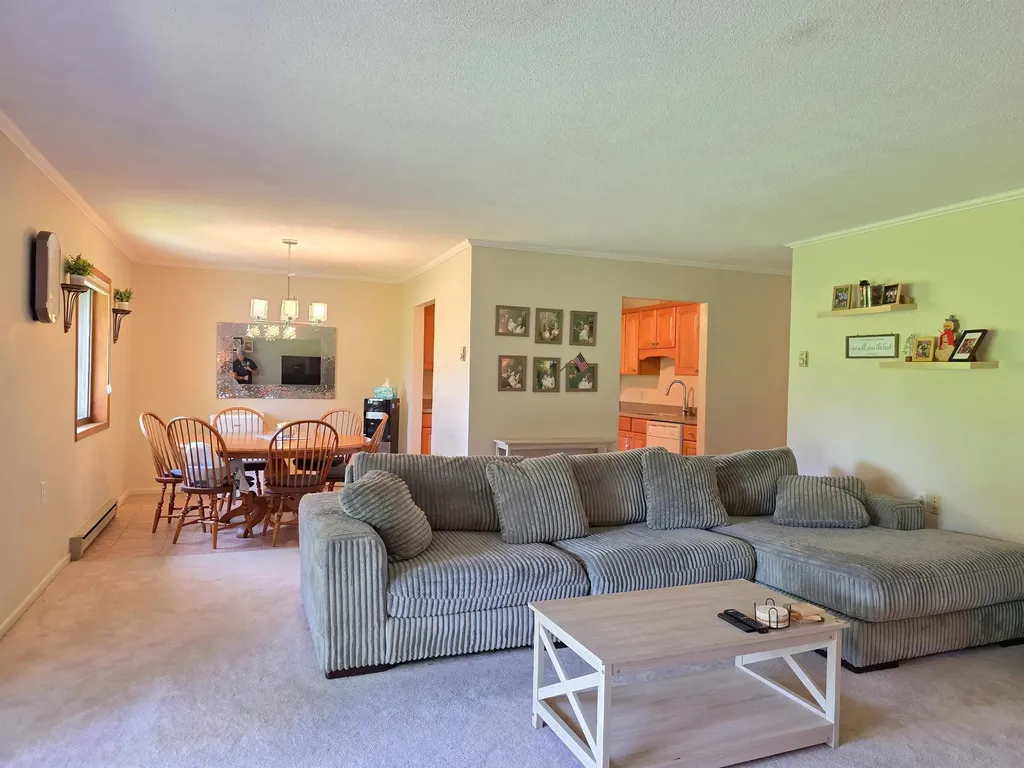 8 Hawthorne Circle South Burlington VT 05403