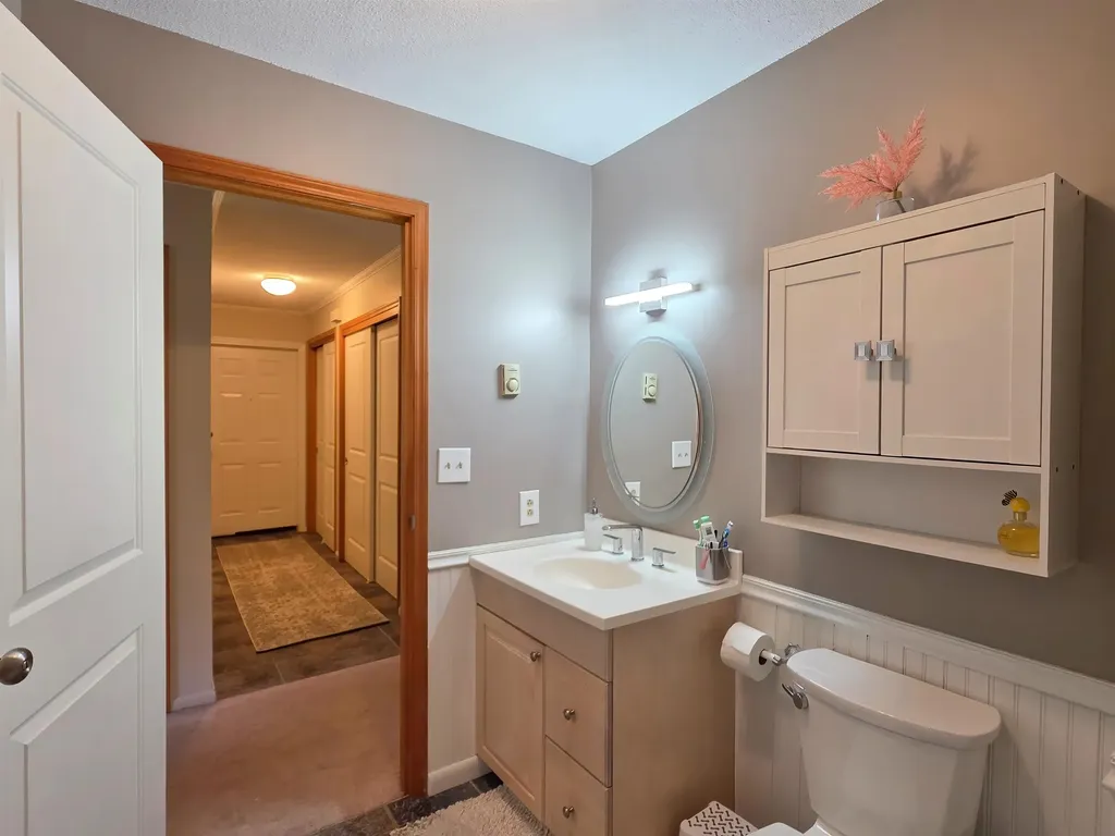 8 Hawthorne Circle South Burlington VT 05403