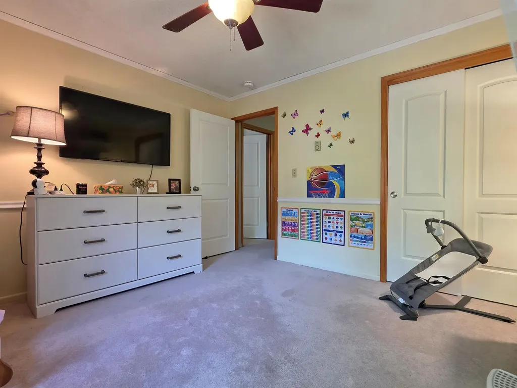 8 Hawthorne Circle South Burlington VT 05403
